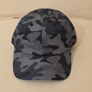 GAIAM Black and White Hat